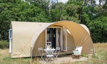 louer une grande tente en camping