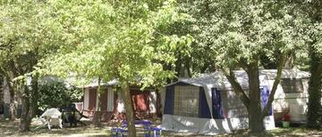 Emplacements tentes dans un camping avec Piscine