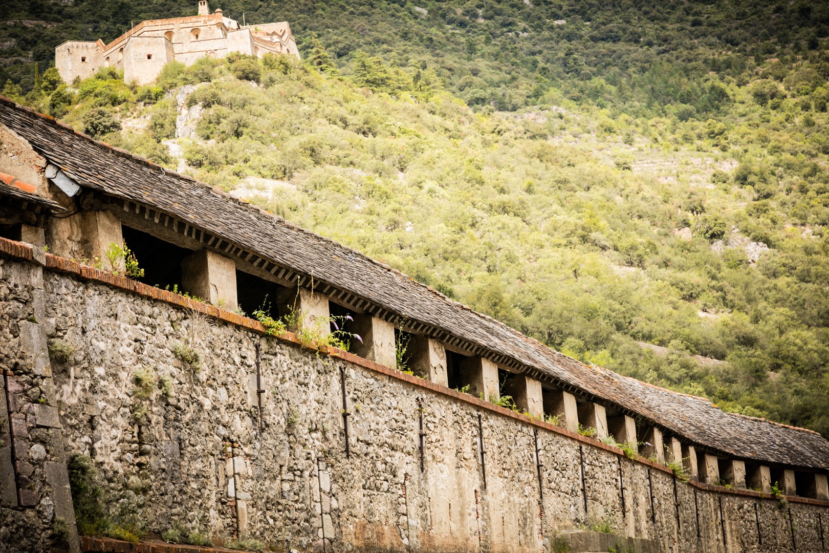 Remparts de la ville de VilleFranche de Conflent dans les Pyrénées orientales