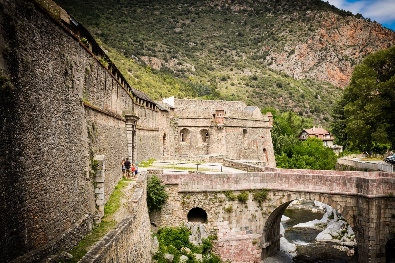 Remparts de la ville de VilleFranche de Conflent dans les Pyrénées orientales